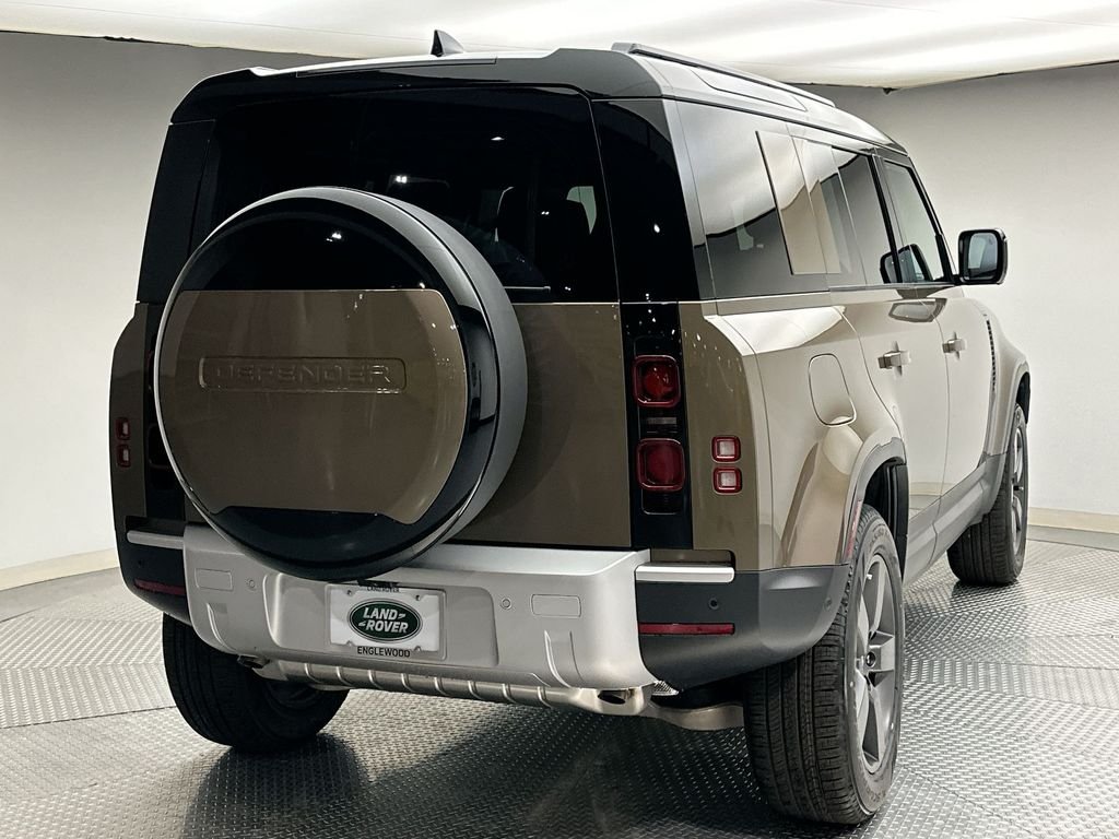 Used 2025 Gondwana Stone Metallic Land Rover S image 3