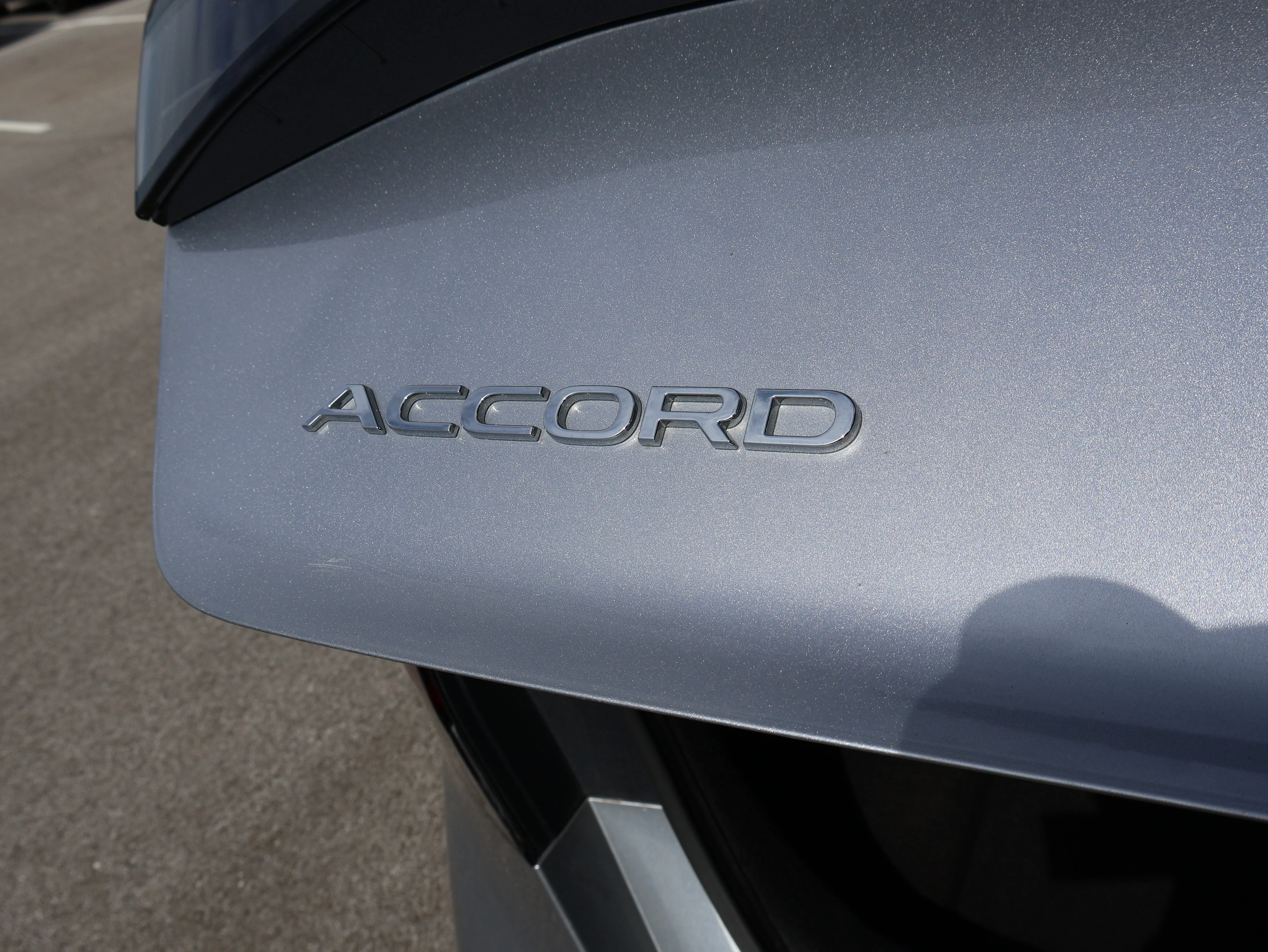 Used 2025 Solar Silver Metallic Honda LX image 15