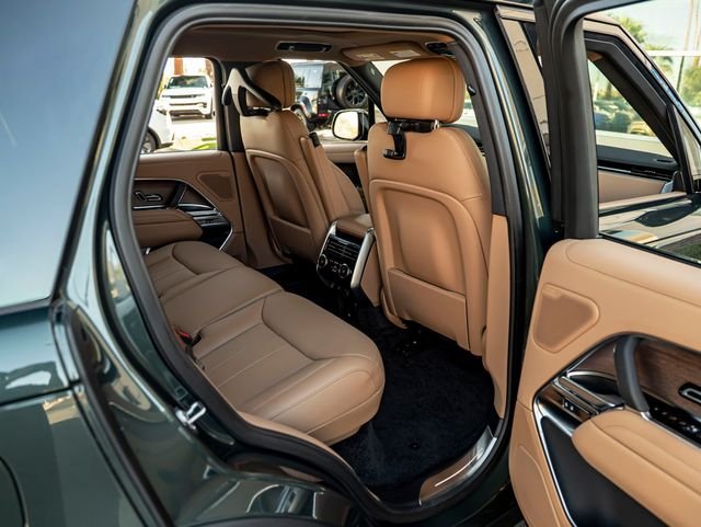 New 2026 Belgravia Green Land Rover SE image 32