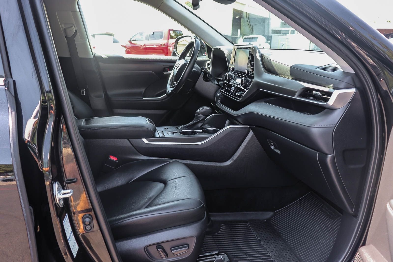 Used 2022 Midnight Black Metallic Toyota XLE image 20