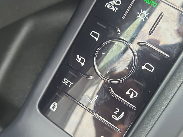 Used 2025  Audi 2.0T Prestige image 14
