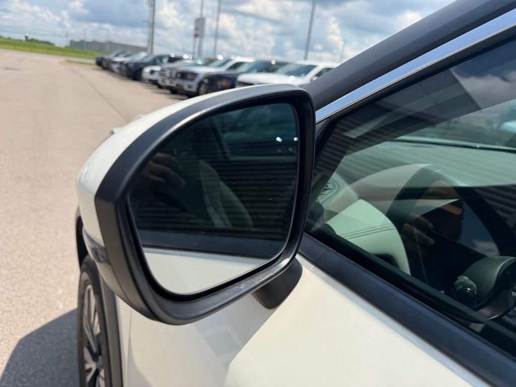 Used 2023 White Nissan SV image 9