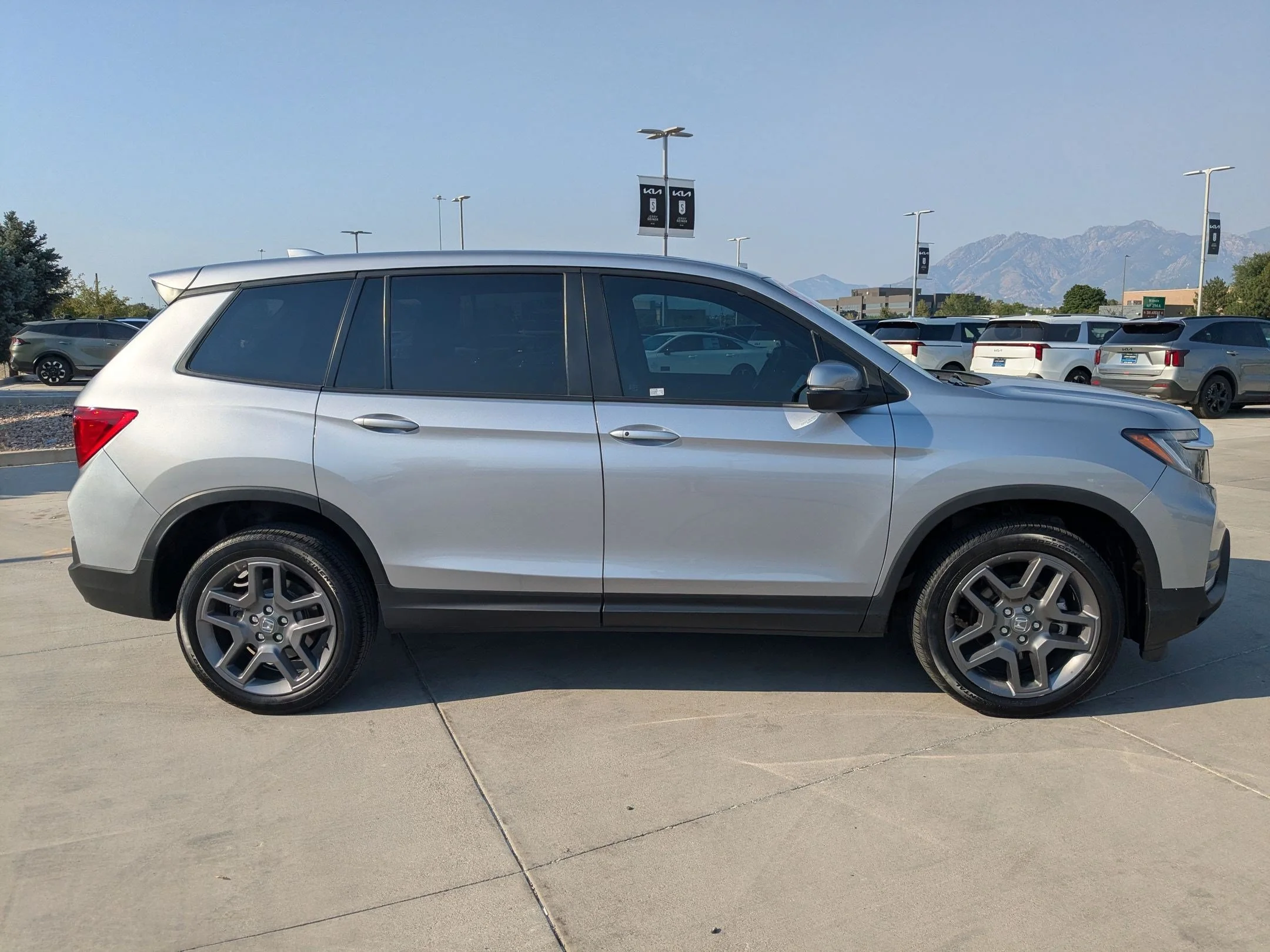Used 2023 Lunar Silver Metallic Honda EX-L image 7