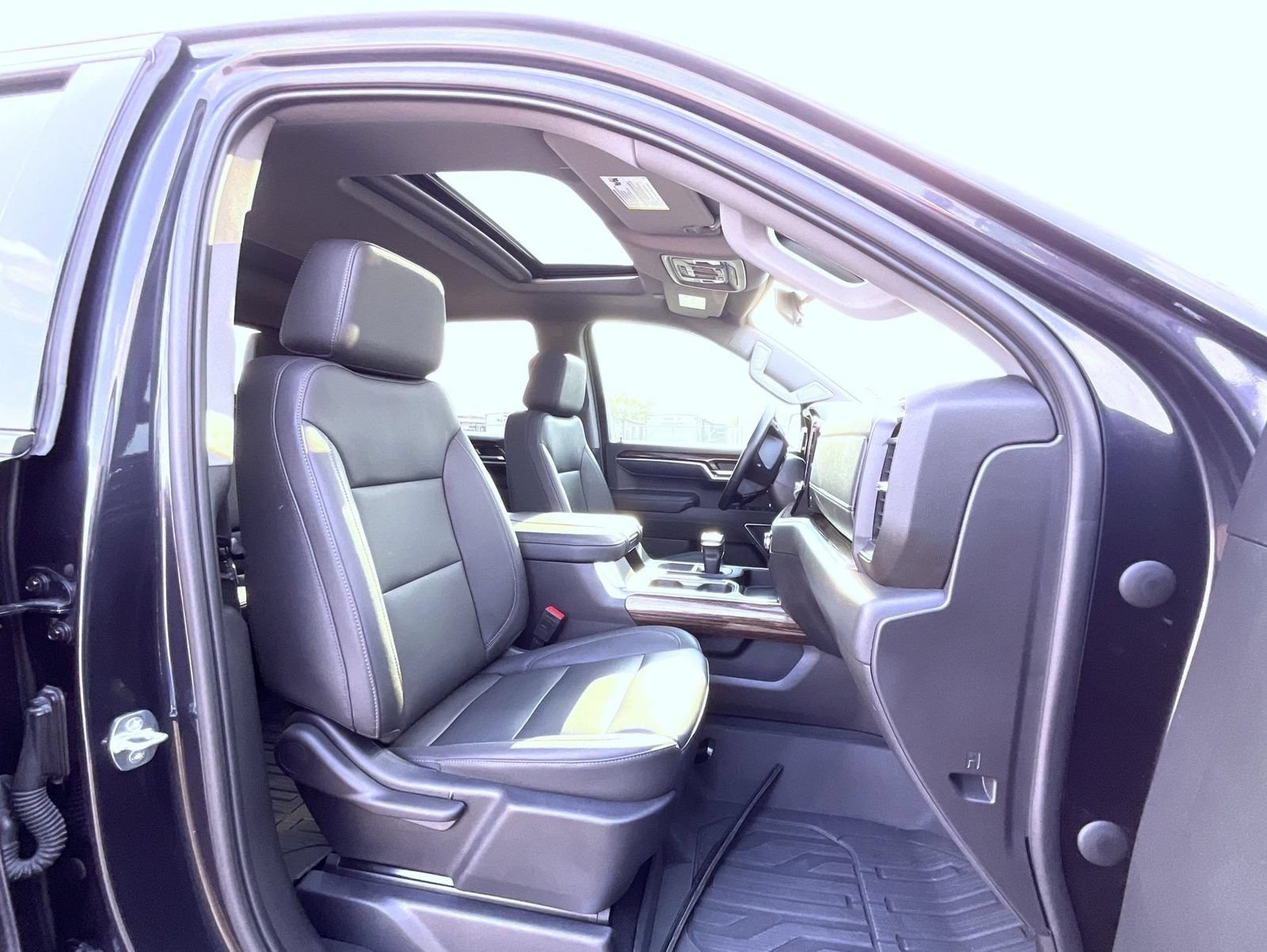 Certified Used 2023 Titanium Rush Metallic GMC Elevation image 17