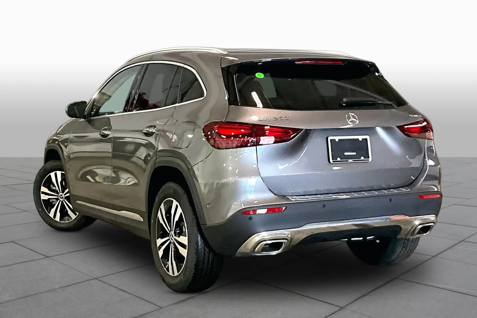 New 2026 Mountain Grey Metallic Mercedes-Benz GLA 250 image 4