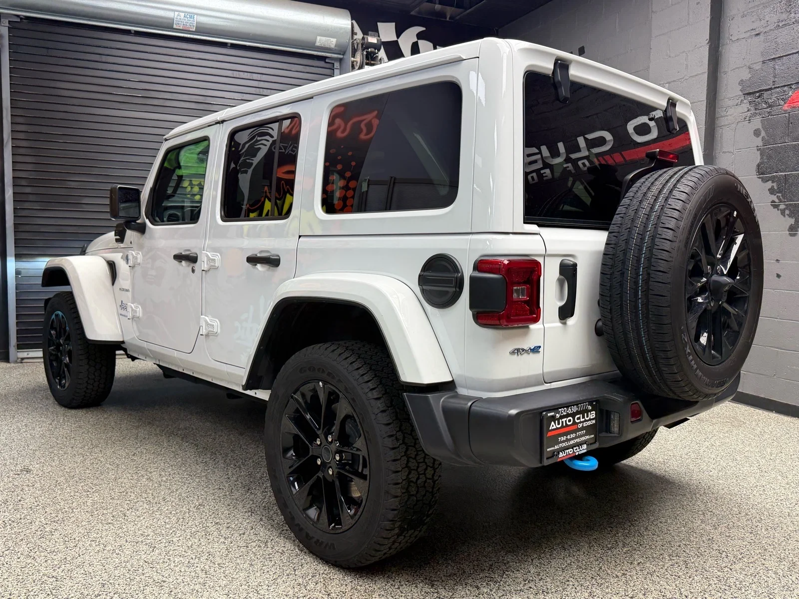 Used 2024 Bright White Clear Coat (pw7) Jeep Sahara 4xe image 4