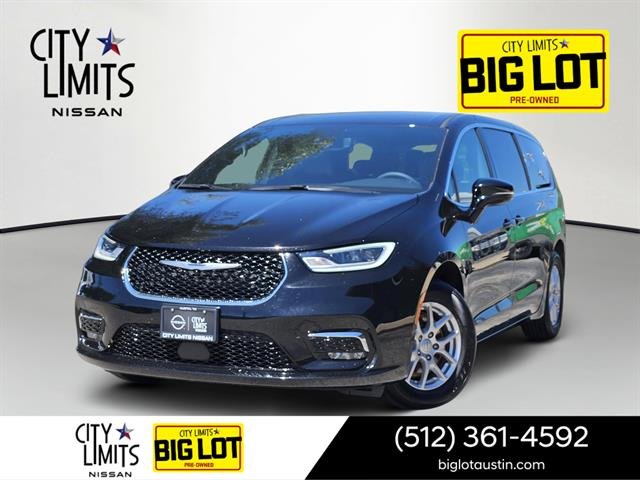 2025 Chrysler Pacifica Select's photo