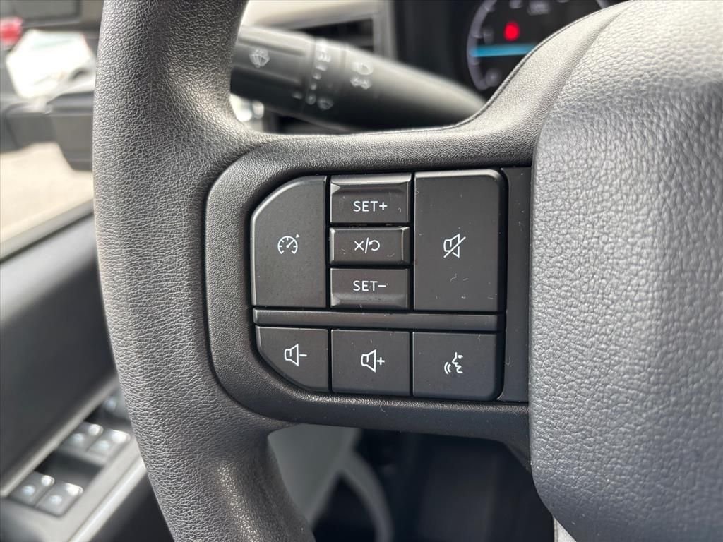 Used 2025 Oxford White Ford XLT image 16
