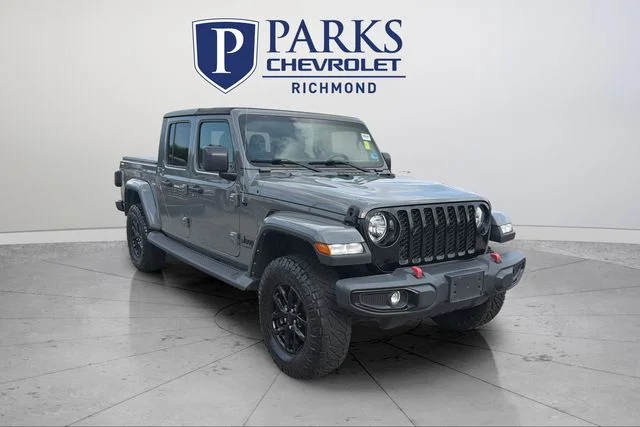 Used 2022 Gray Jeep Altitude image 1
