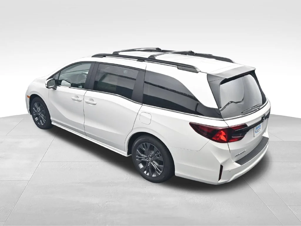 New 2027 Platinum White Pearl Honda Touring image 45