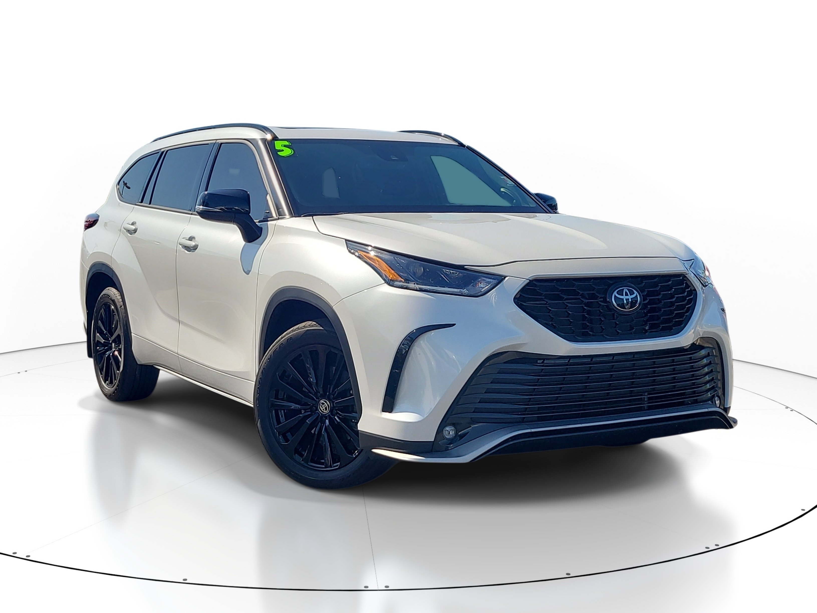 Used 2025  Toyota LE image 1