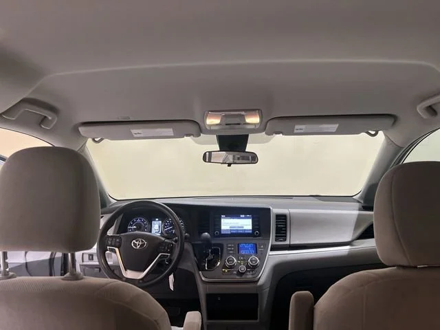 Used 2020  Toyota L image 17