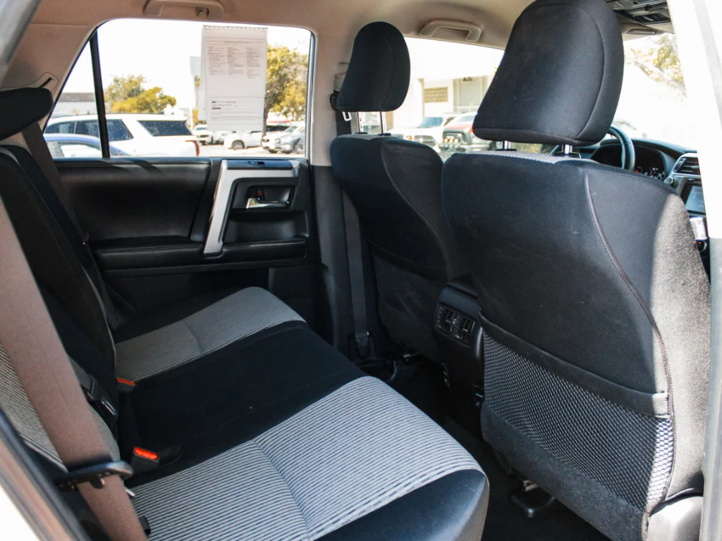 Used 2015 Classic Silver Metallic Toyota SR5 image 29