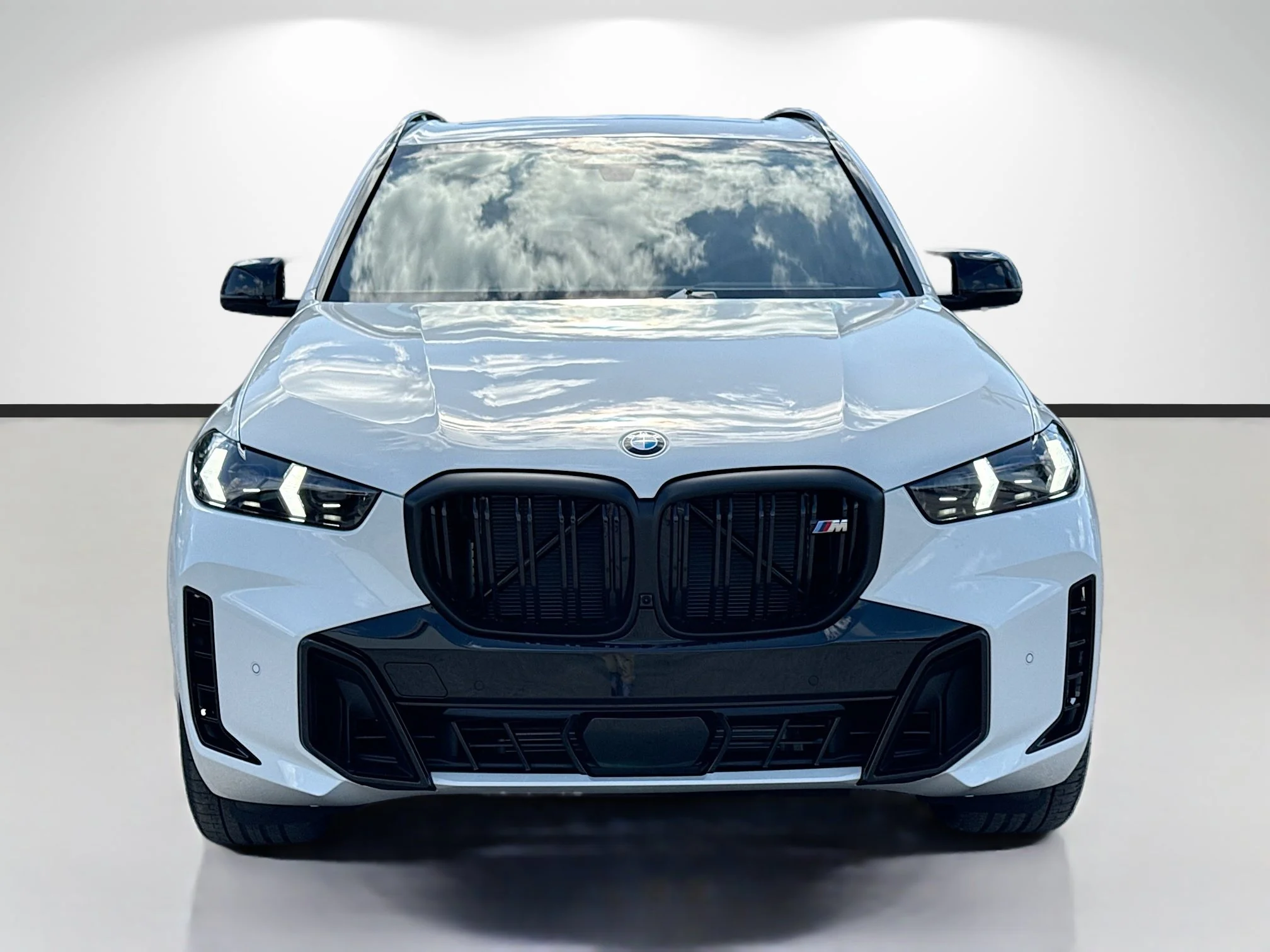 New 2026 Alpine White BMW M60i image 8