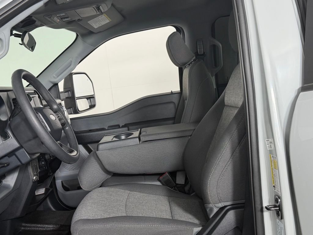 Used 2025 White Ford XL image 21