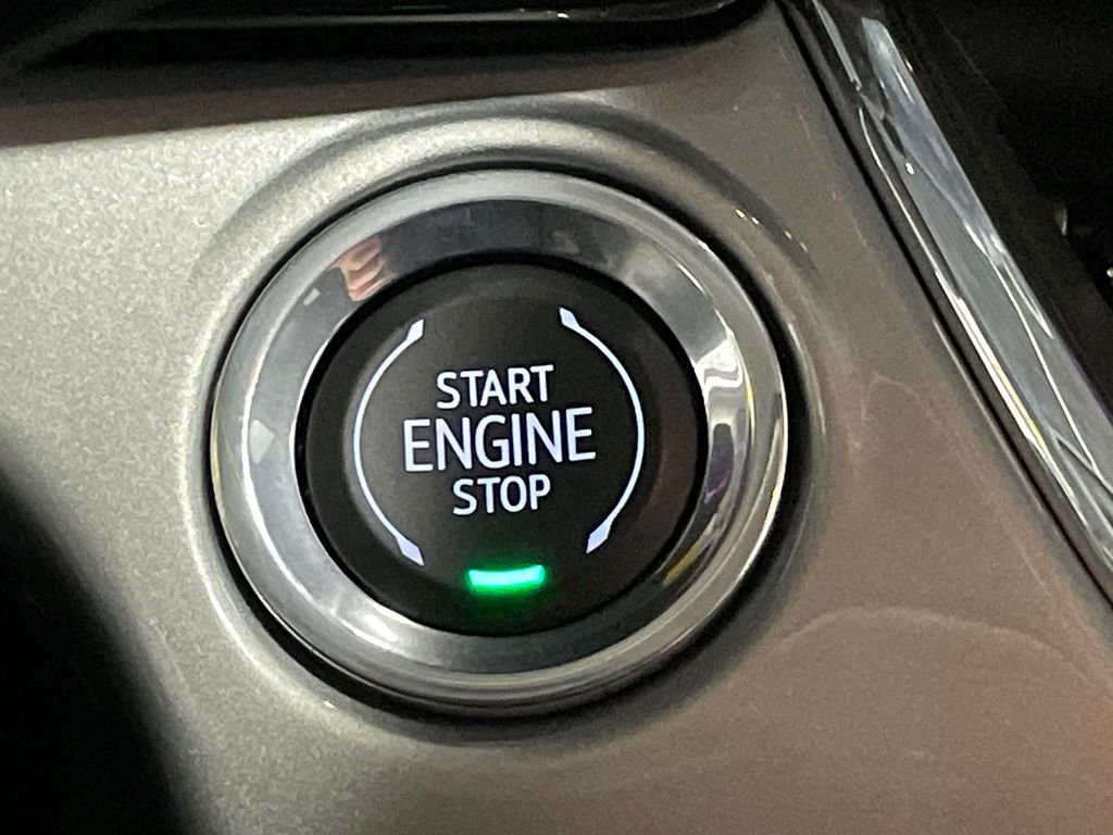 Used 2025 White Chevrolet LT image 27