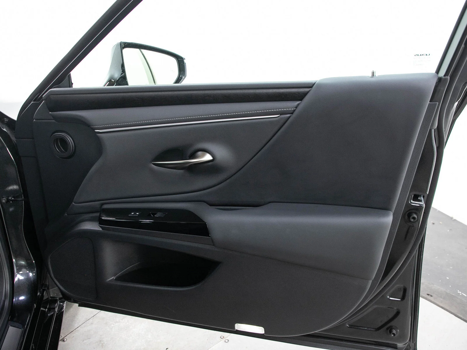 Used 2025 Black Lexus ES 300h F Sport Handling image 9