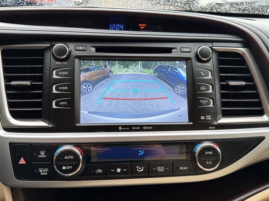 Used 2017 Blizzard Pearl Toyota XLE image 19