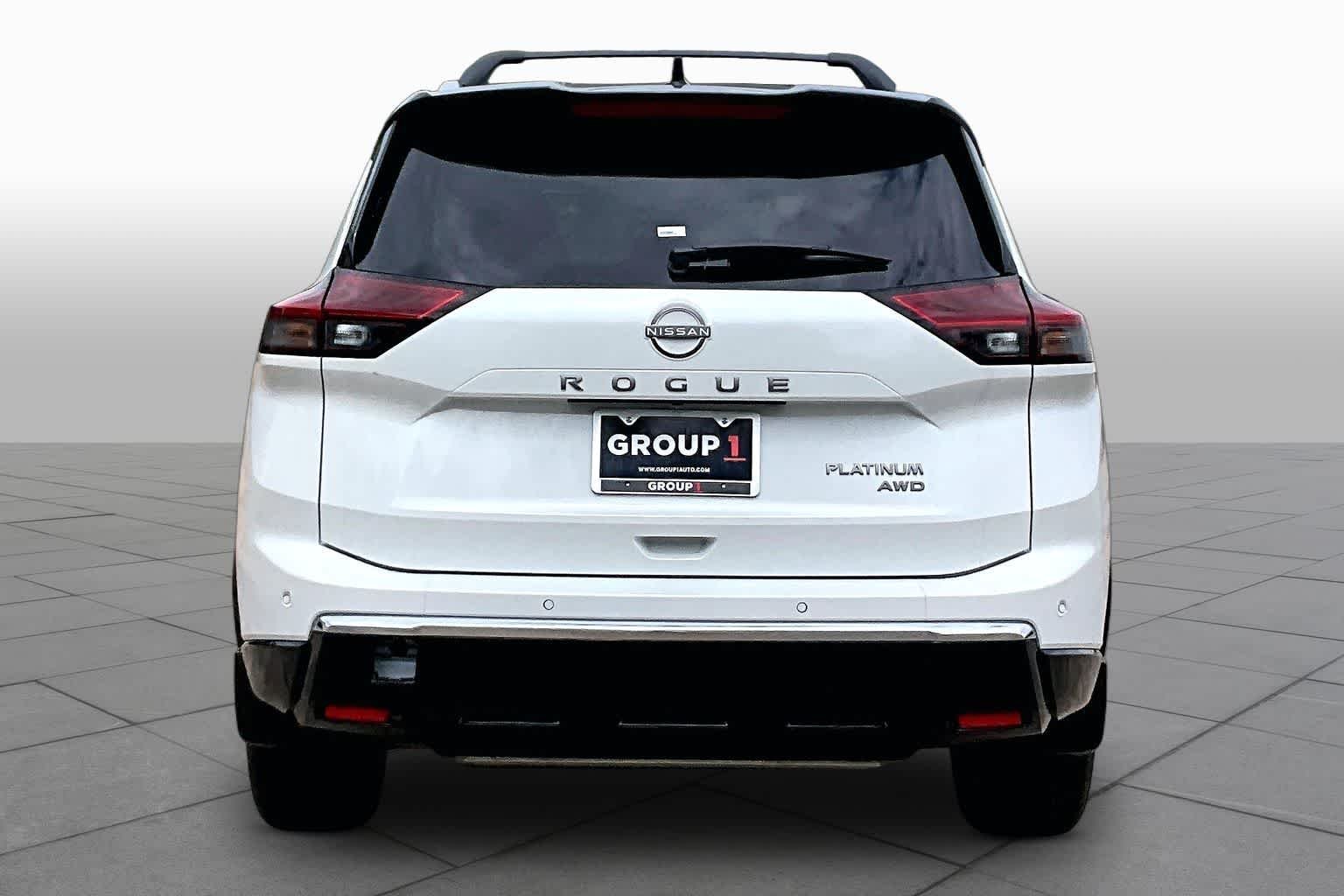 New 2026 Everest White Pearl TriCoat / Super Black Two-tone Nissan Platinum image 4