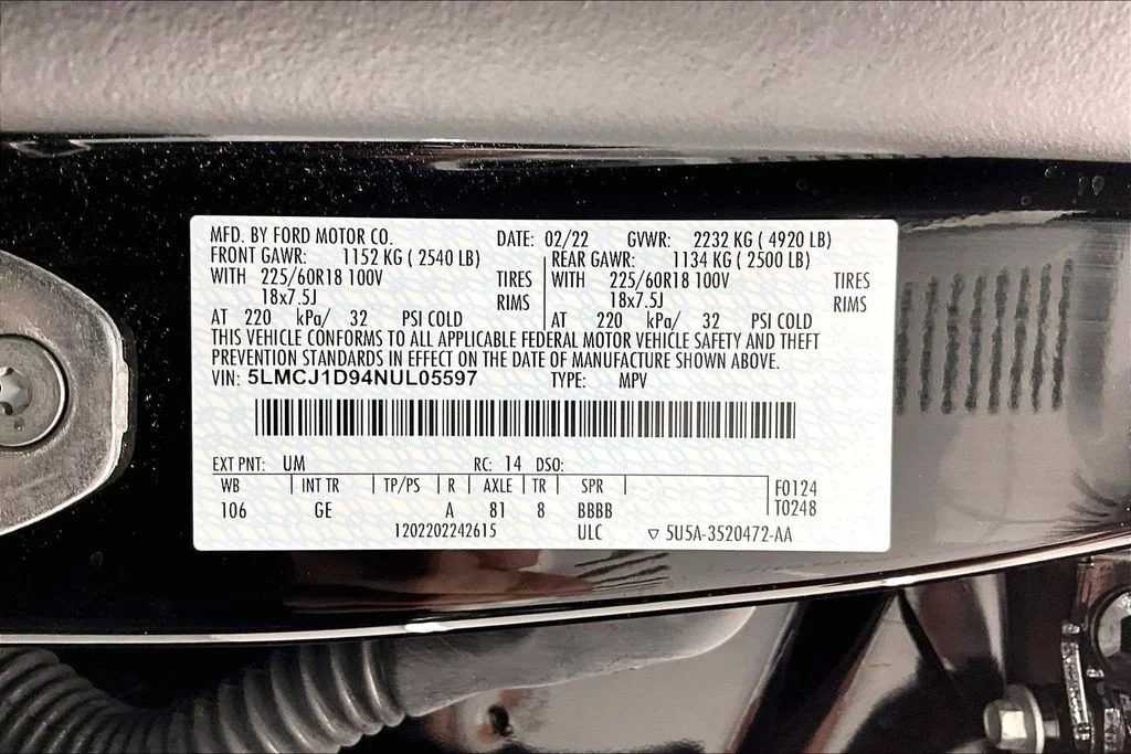 Used 2022 Black Metallic Lincoln Standard image 35