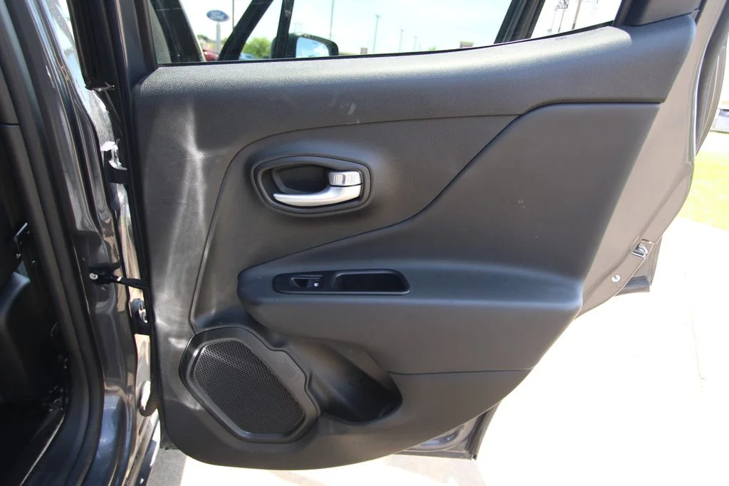 Used 2023 Gray Jeep Latitude image 42