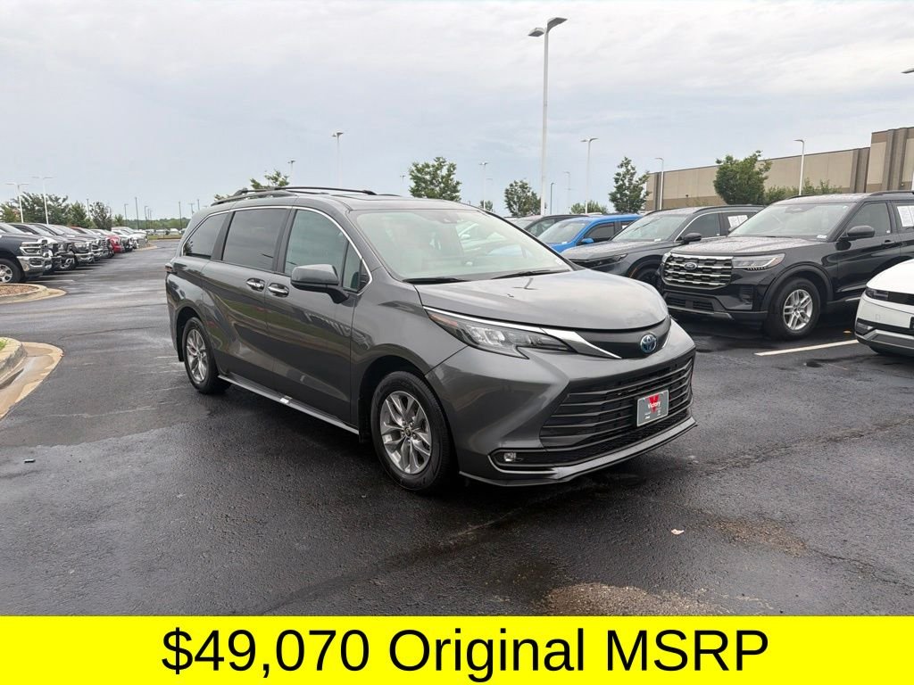 2025 Toyota Sienna XLE