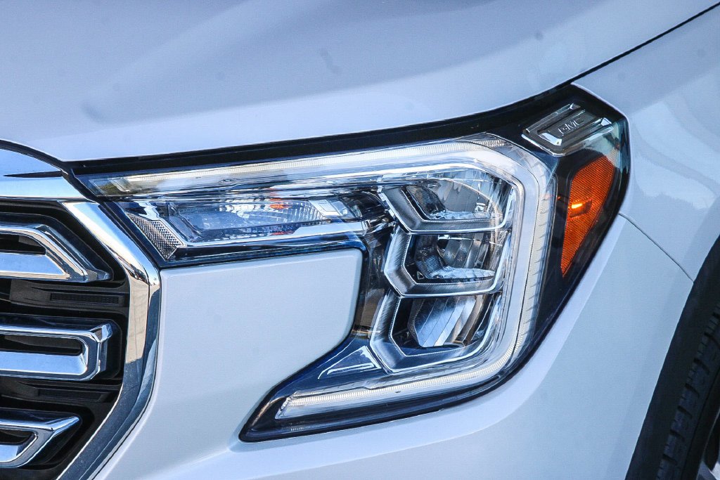 Used 2023 White GMC SLT image 4
