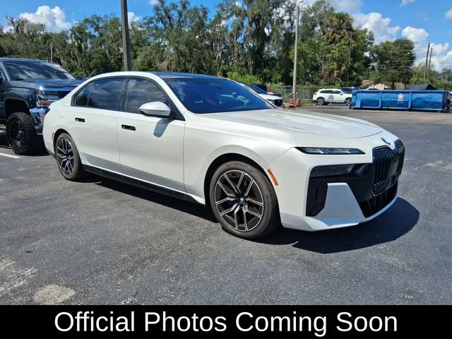 Used 2025 White BMW 740i xDrive image 1