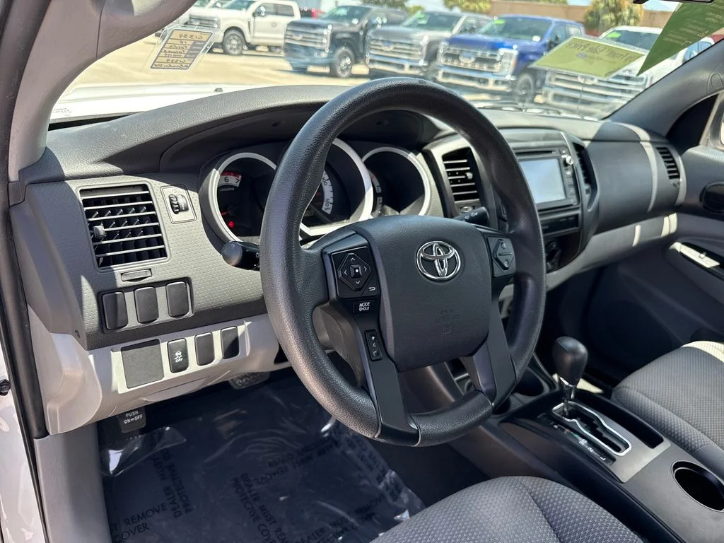 Used 2015 White Toyota Base image 4