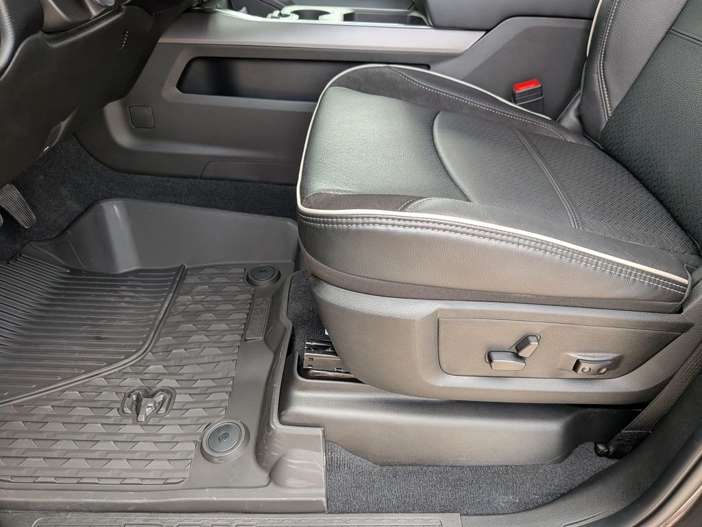 New 2026 Granite Crystal Metallic Clear-Coat Exterior Paint RAM Laramie image 15