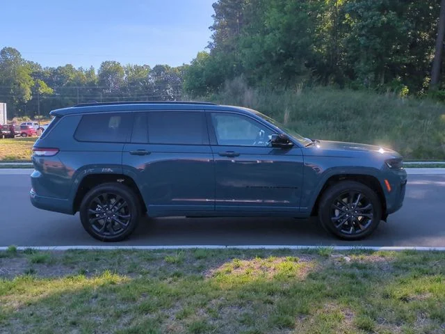 New 2026 Steel Blue Exterior Paint Jeep Limited Reserve image 6