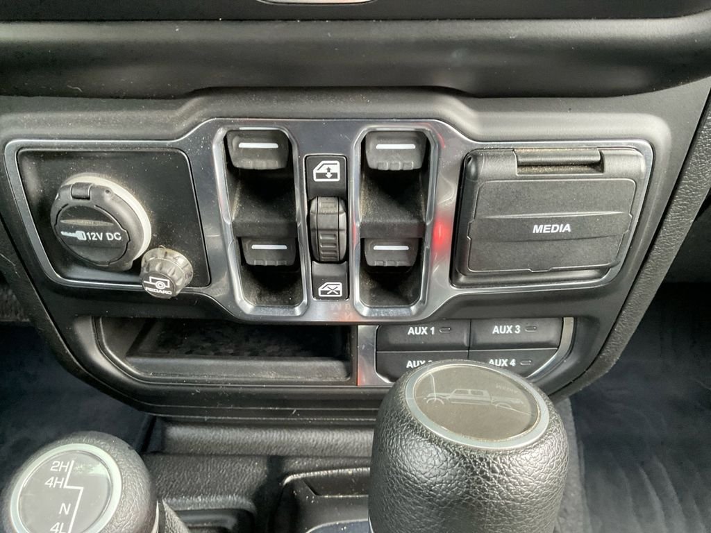 Used 2020 Silver Jeep Sport image 26