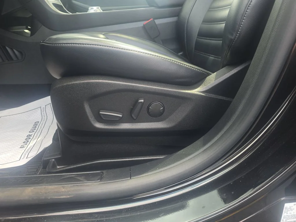 Used 2023 Black Metallic Ford SEL image 16