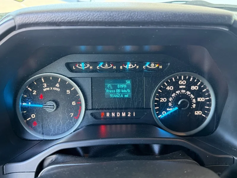 Used 2015 Ingot Silver Meta Ford XLT image 9