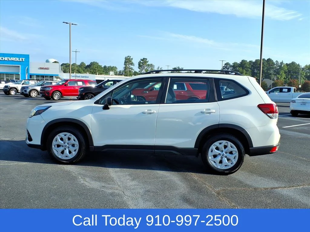 Used 2023 White Subaru  image 3