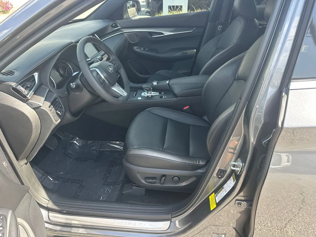 Used 2023 Gray INFINITI LUXE image 9