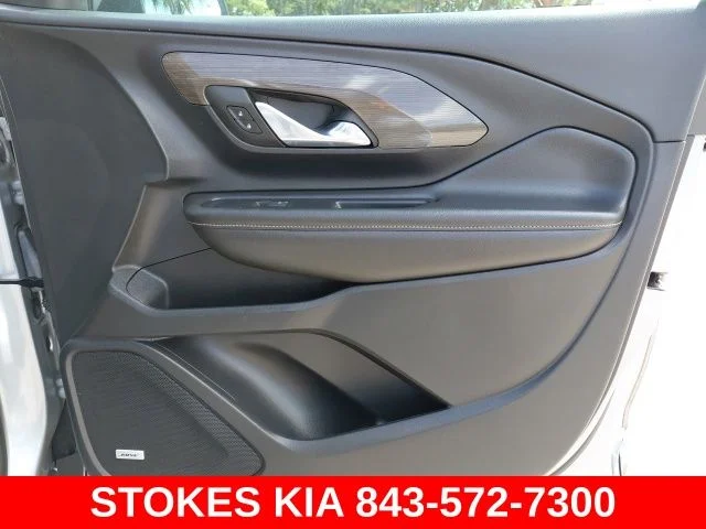 Used 2023 Silver GMC Denali image 30