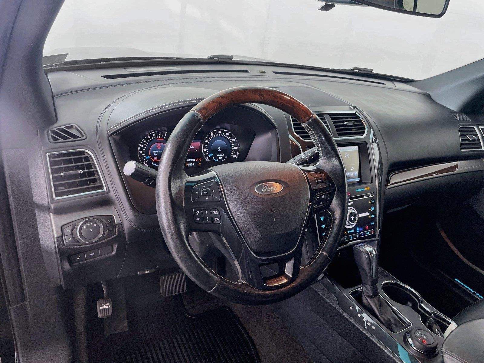 Used 2016 Black Ford Platinum image 12