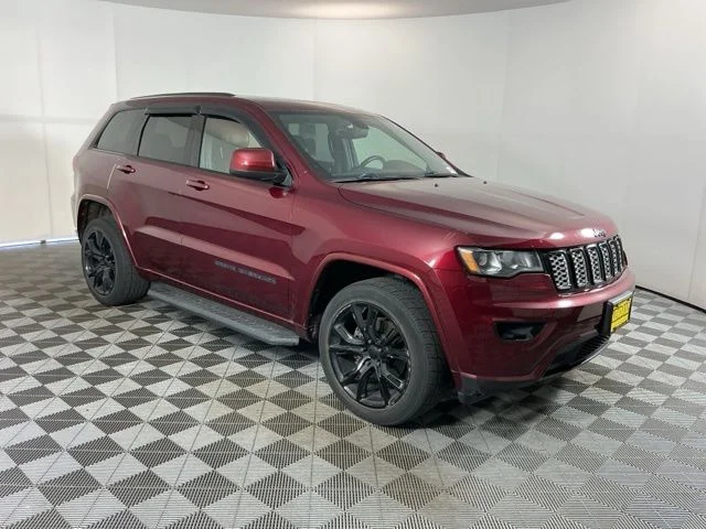 Used 2017 Red Jeep Laredo image 3