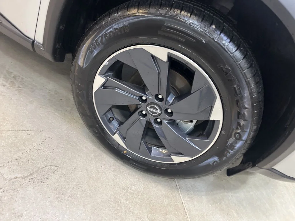 Used 2025 Silver Nissan SV image 10