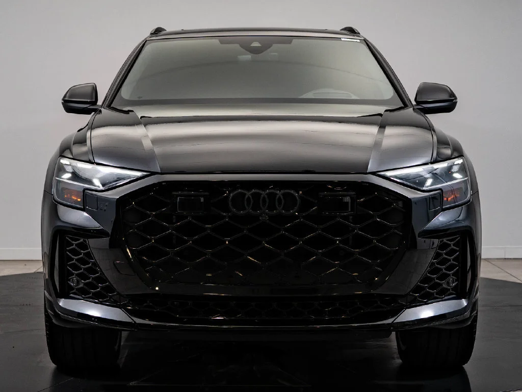 Used 2025 Mythos Black Metallic Audi 4.0T image 2
