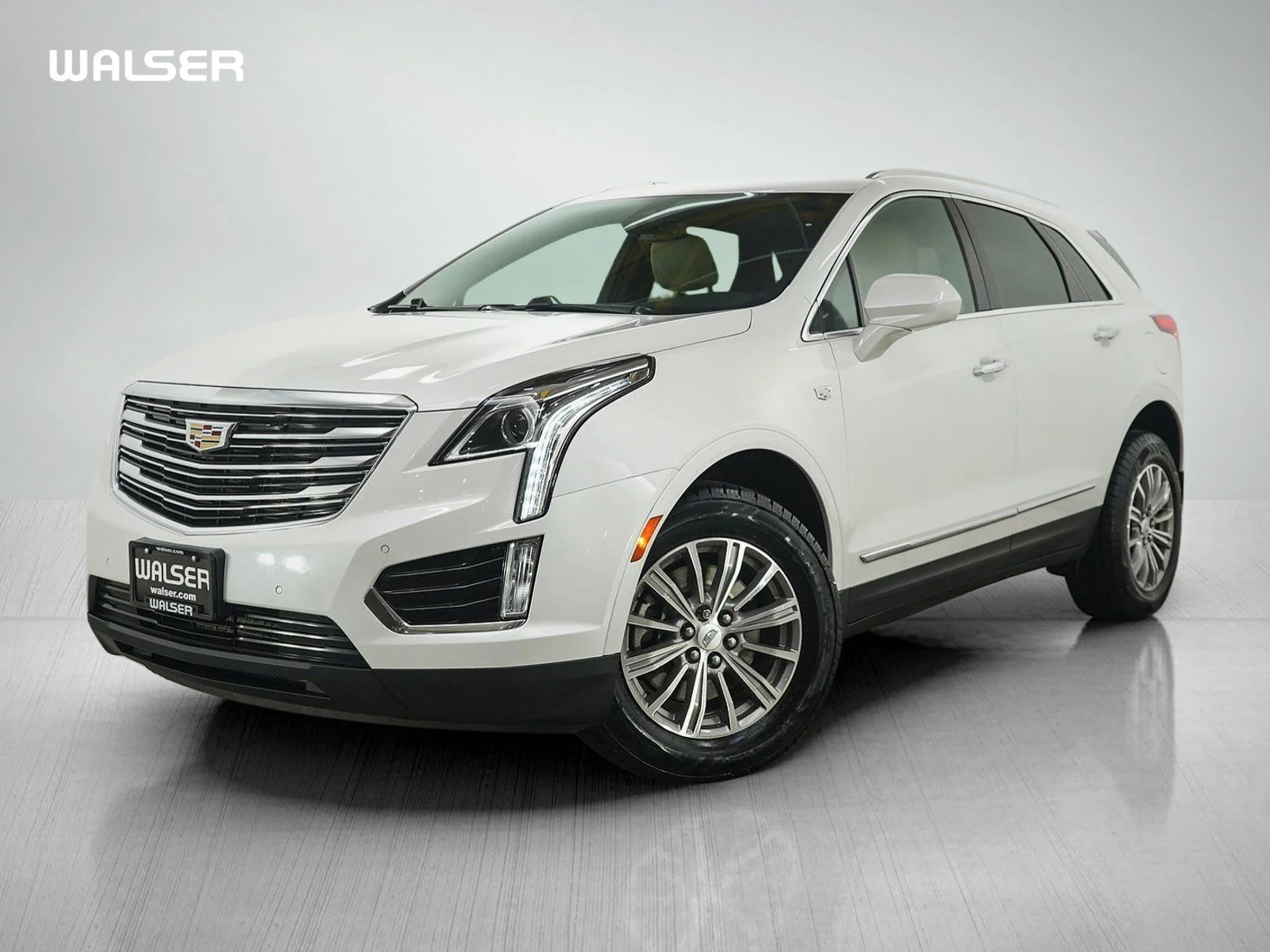 Used 2019 CRYSTAL WHITE TRICOAT Cadillac Luxury AWD image 1
