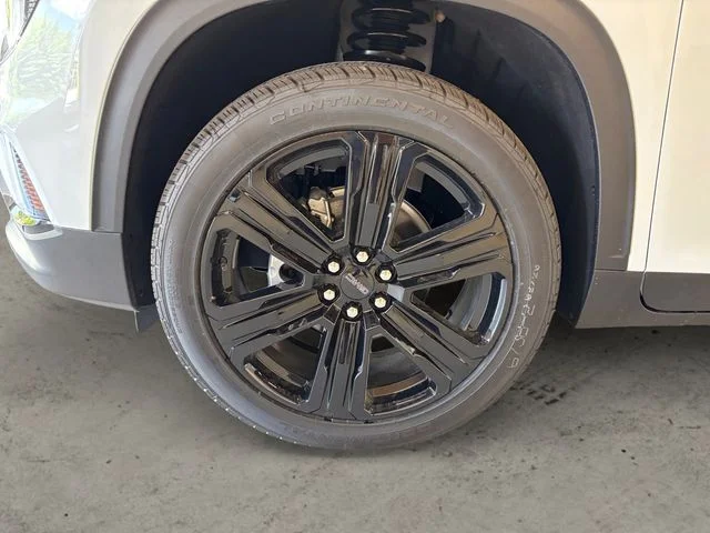 New 2026 White GMC Elevation image 15