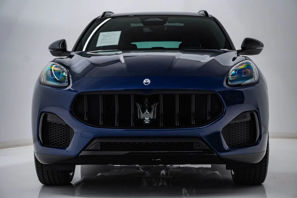 Certified Used 2025 Blu Modena Metallic Maserati Modena image 6