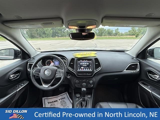 Used 2022 Diamond Black Crystal Pearlcoat Jeep Latitude Lux image 18