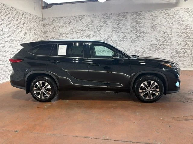 Used 2021 Black Toyota XLE image 8