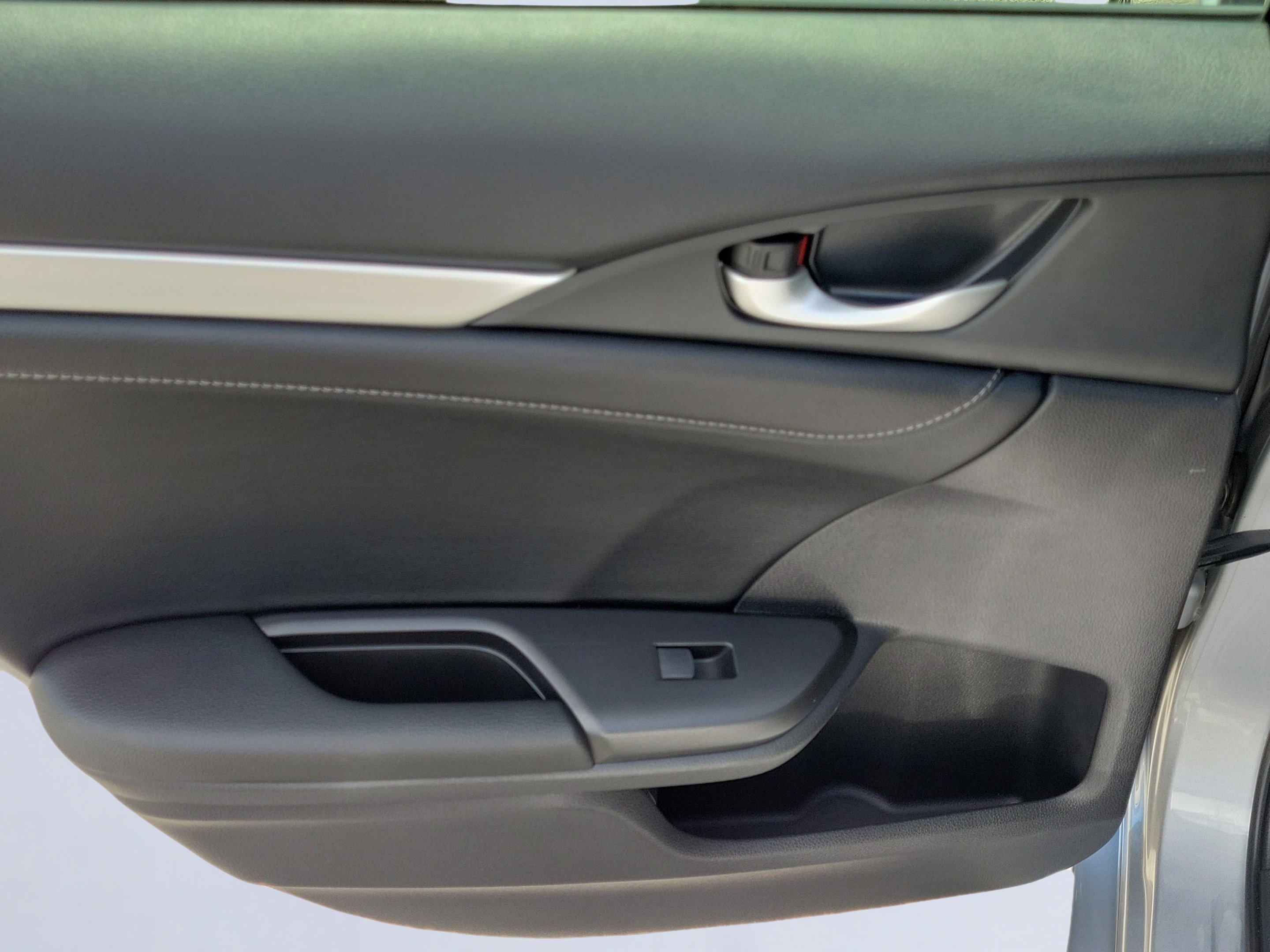 Used 2018 Silver Metallic Honda EX-L image 9