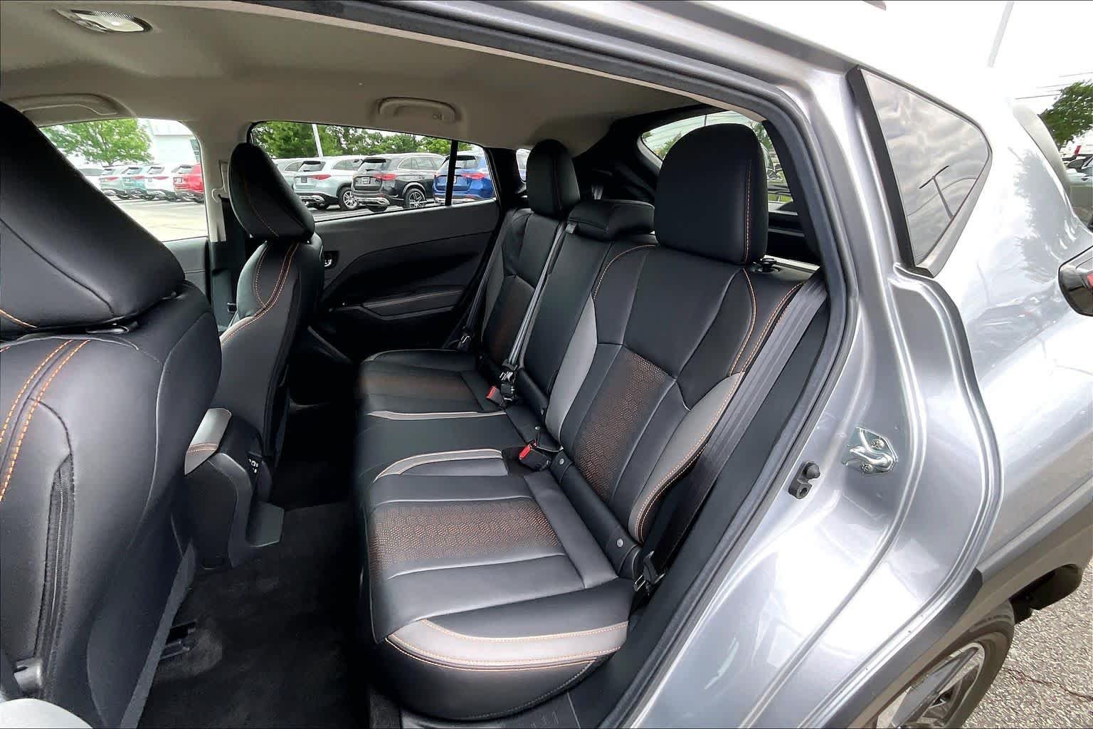 Used 2025 Ice Silver Metallic Subaru Limited image 21