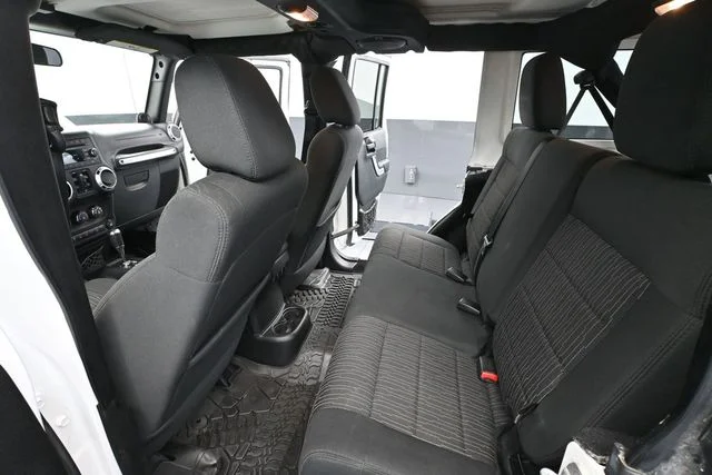 2012 Jeep Wrangler Unlimited Rubicon - Photo 32