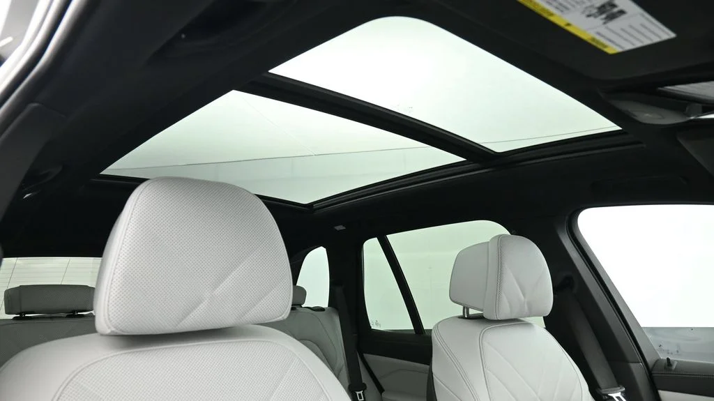 Used 2024 White BMW sDrive40i image 24
